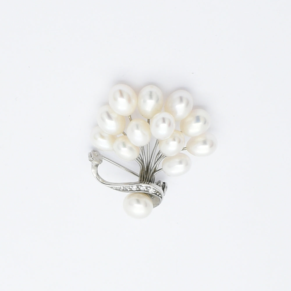 Elegant Sterling Silver Pearl Brooch.