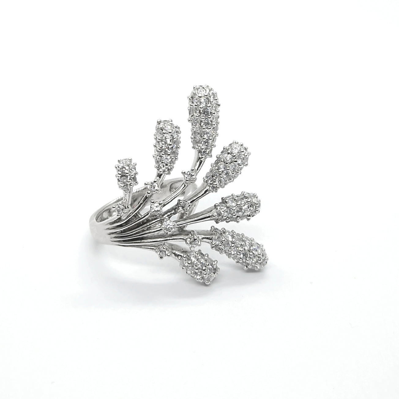 "Elegant & Unique "Sterling Silver Floral-Inspired Ring with Dazzling CZ Stones
