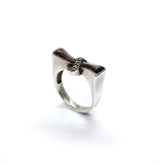 Sterling Silver Ring with Sculpted Mother-of-Pearl Accent