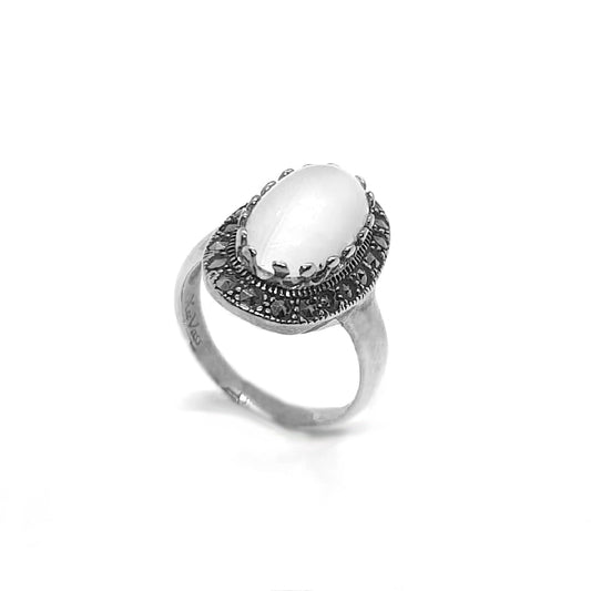 Elegant Vintage Silver Ring featuring Oval Moonstone & Marcasite
